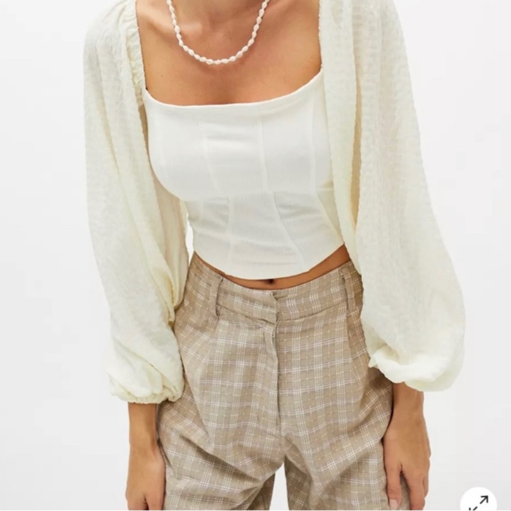 Urban outfitters ivory cropped top fancy sleeves
